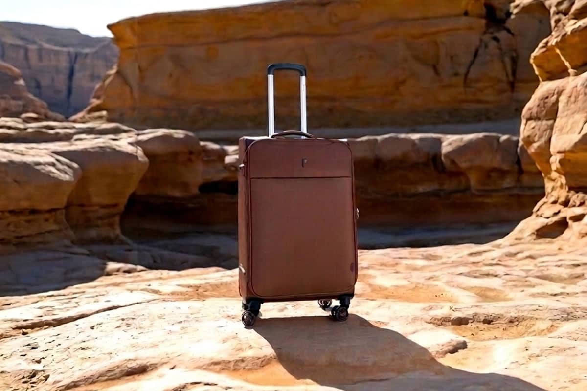 ¿Cómo limpiar y cuidar tu maleta rígida después de un viaje largo?