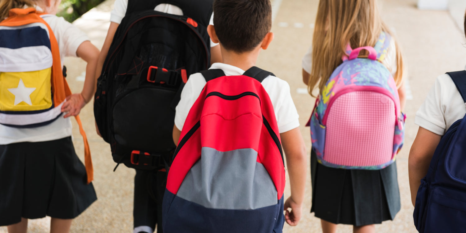 ¿Cuál es el peso recomendado de una mochila escolar?