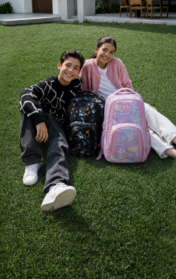 Niñas con mochilas escolares Porta